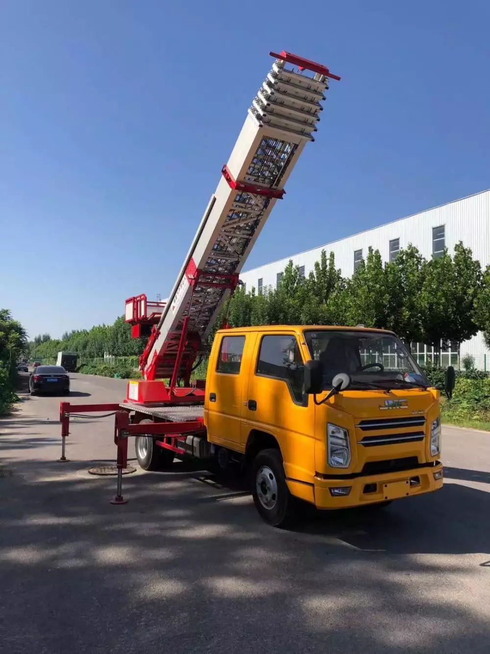 恩施附近的云梯车出租服务：轻松解决高空作业需求